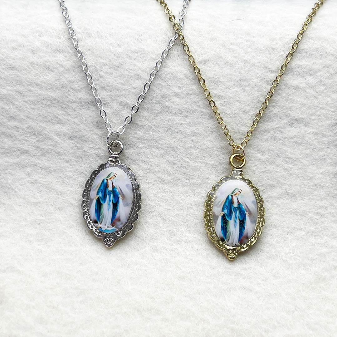 This Miraculous Medal necklace is a perfect way to honor a religious faith. The stylish necklace is available in either gold or silver tone, allowing you to choose the right color for your needs.